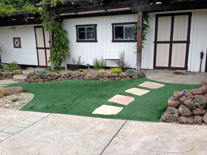 Green Lawn Lincoln, Michigan Landscape Rock, Front Yard Design